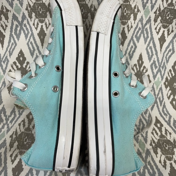 Low Top Red Converse All Star Chuck Mens 7 Woman’s 9 Shoe - Picture 7 of 8